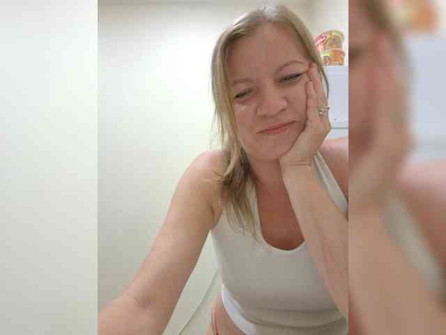 Mia-Carnival webcam