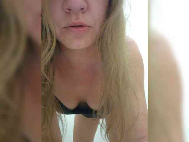 Mia-Carnival webcam