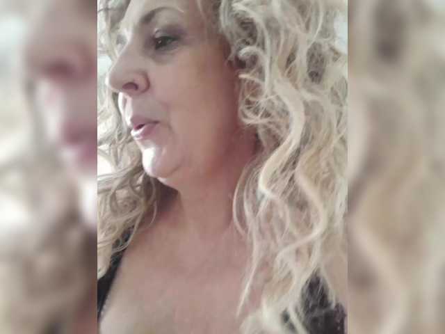 mery8poppins's BongaCams show and profile