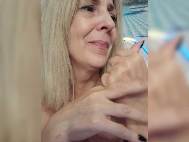 mery8poppins, en vivo ahora en BongaCams