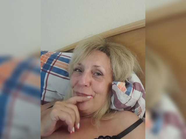 mery8poppins live cam on BongaCams