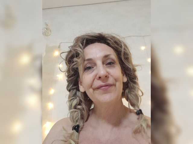 mery8poppins's BongaCams show and profile
