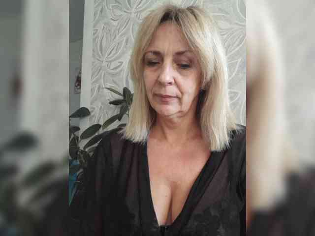 mery8poppins live female cam on bongacams