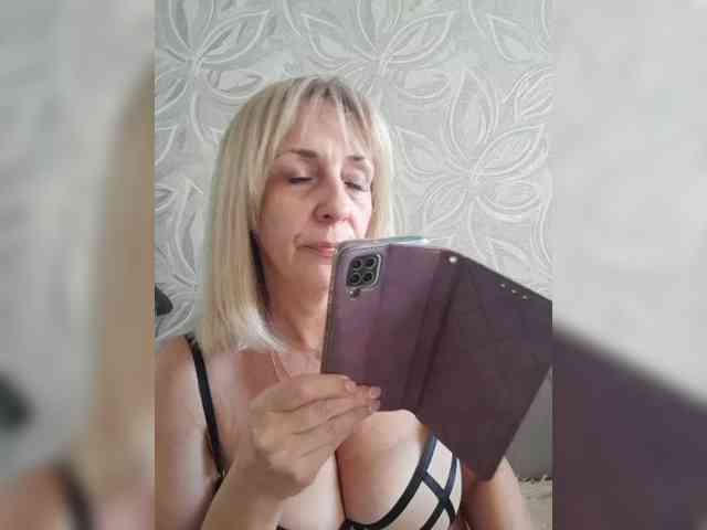 mery8poppins live female cam on bongacams