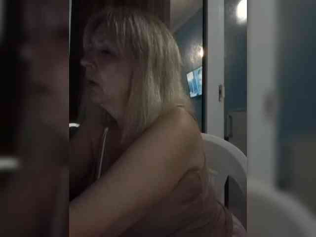 mery8poppins live female cam on bongacams