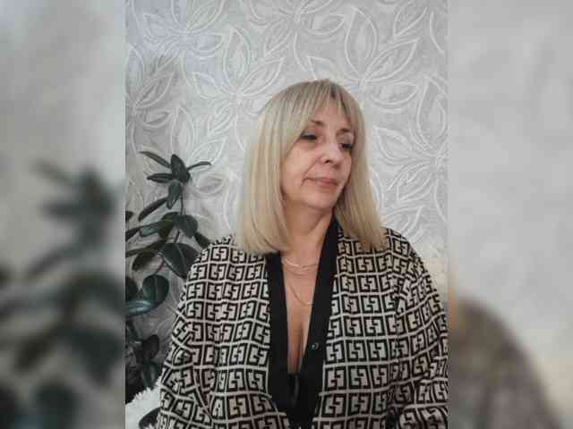mery8poppins live female cam on bongacams