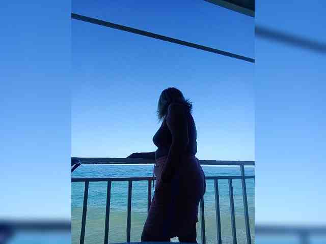 mery8poppins live female cam on bongacams