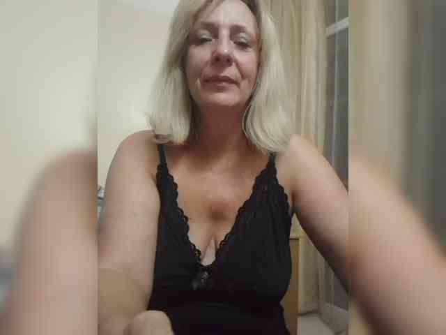 mery8poppins live female cam on bongacams
