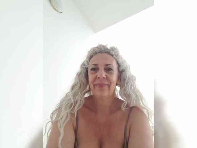 mery8poppins Live Webcam on BongaCams