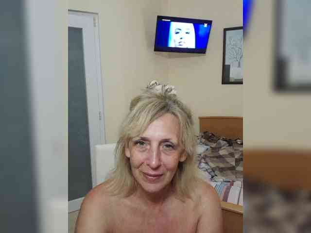 mery8poppins Live Webcam on BongaCams