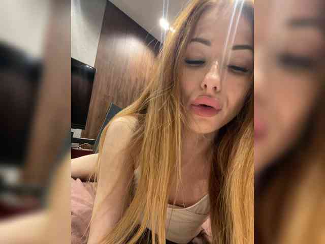 YourBarbiee webcam