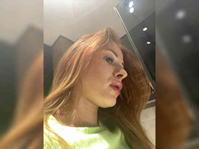 YourBarbiee webcam