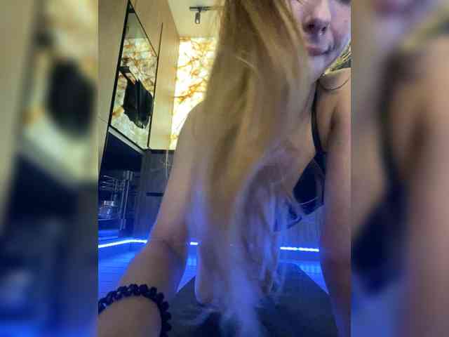 YourBarbiee webcam