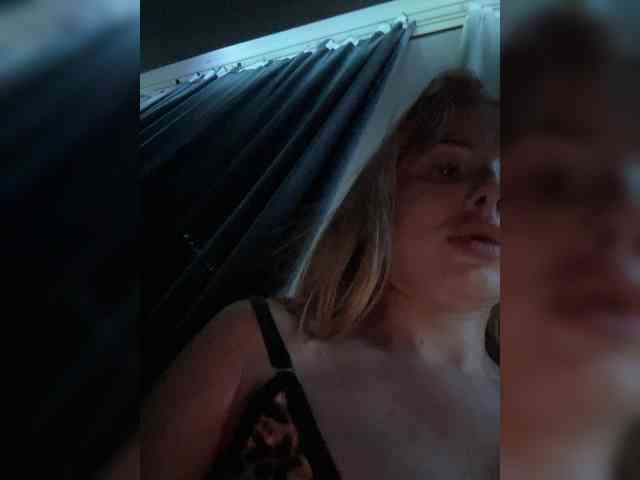 YourBarbiee webcam