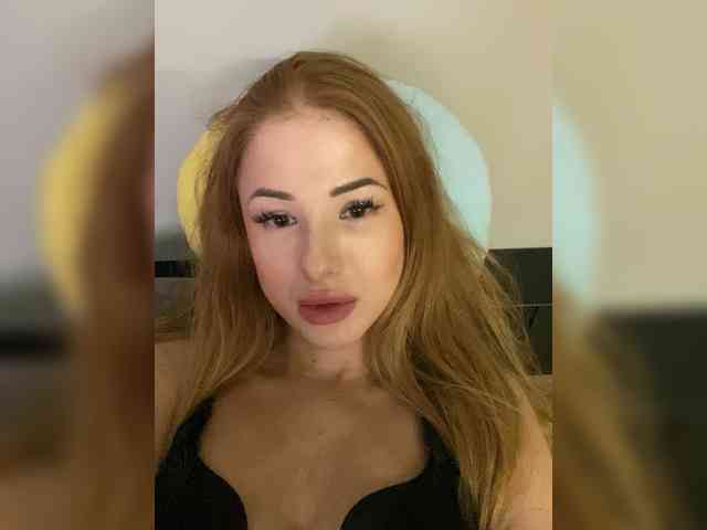 YourBarbiee webcam