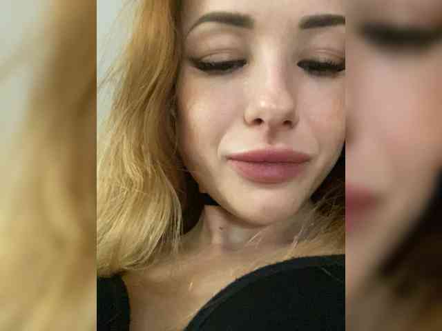 YourBarbiee webcam