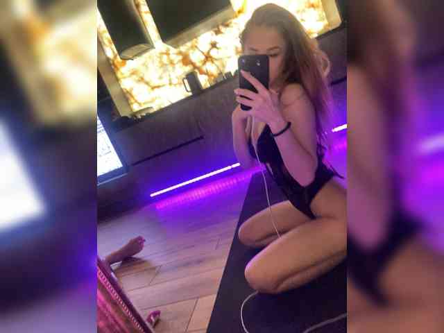 YourBarbiee webcam