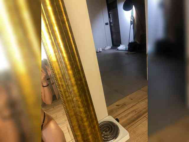 YourBarbiee webcam