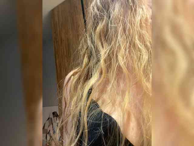 YourBarbiee webcam