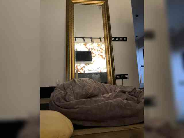 YourBarbiee webcam