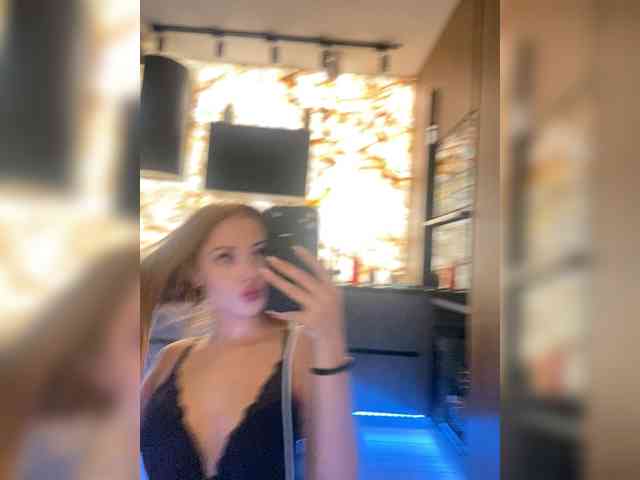 YourBarbiee webcam