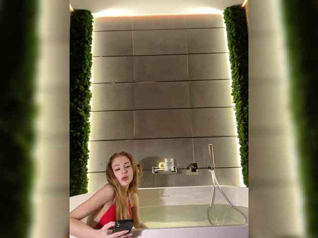 YourBarbiee webcam