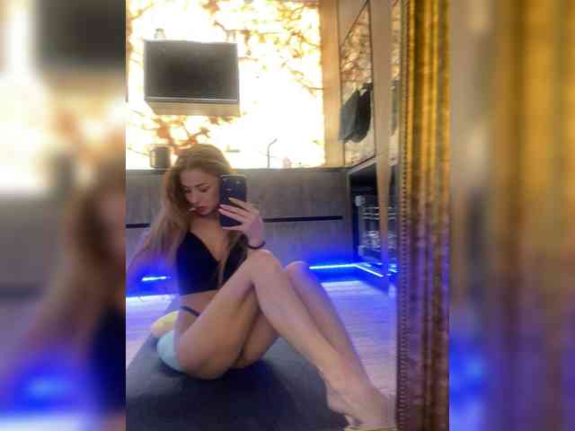 YourBarbiee webcam