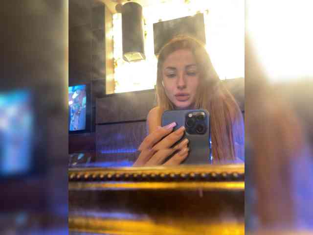 YourBarbiee webcam
