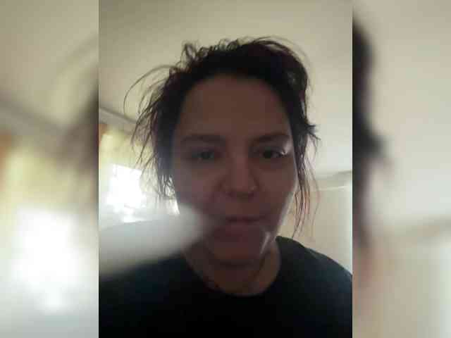 YouNona webcam