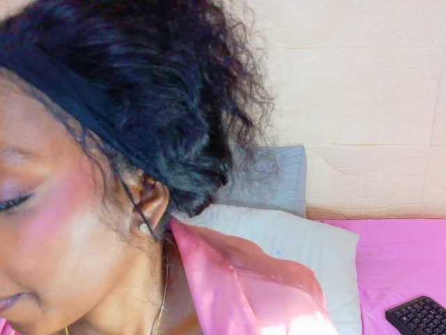 shamira-moore live cam on BongaCams