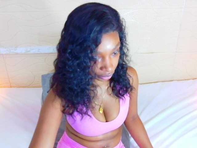 shamira-moore live cam on BongaCams