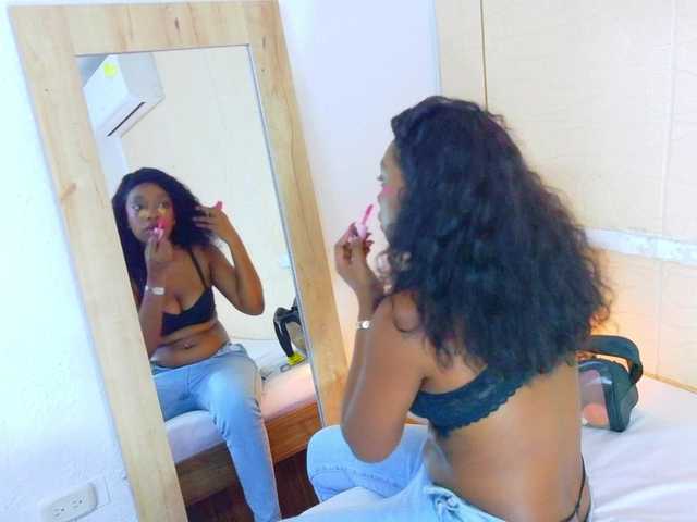 shamira-moore live cam on BongaCams