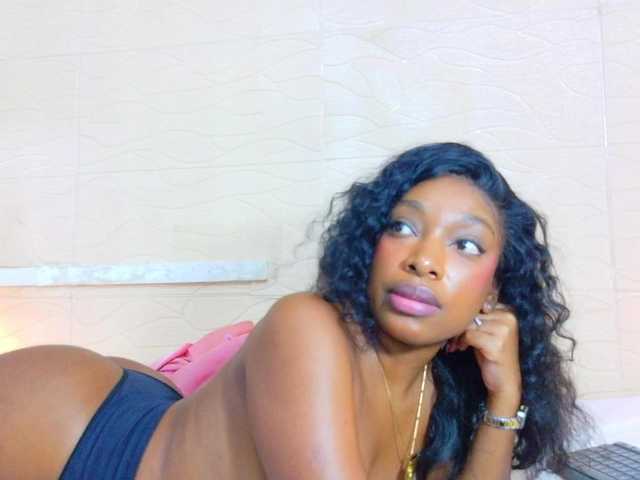 shamira-moore live cam on BongaCams