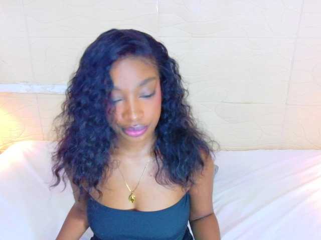 shamira-moore live cam on BongaCams