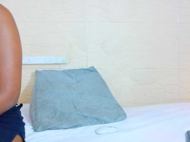 shamira-moore live cam on BongaCams