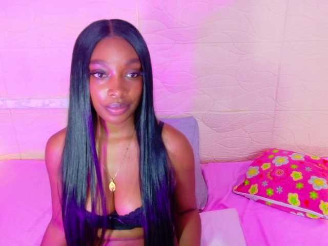 shamira-moore live cam on BongaCams