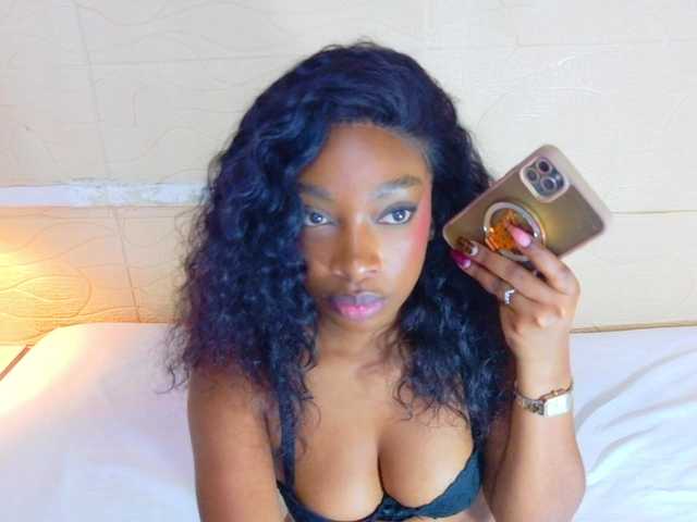 shamira-moore live cam on BongaCams