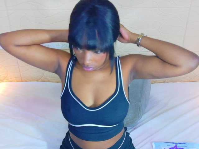 shamira-moore live cam on BongaCams