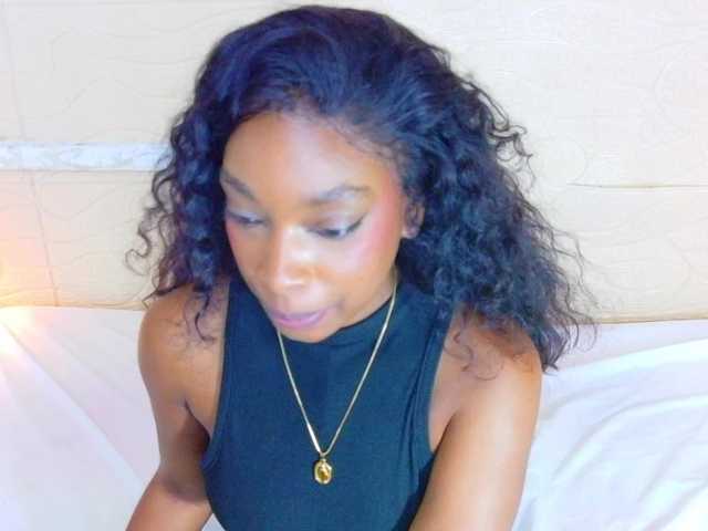 shamira-moore live cam on BongaCams