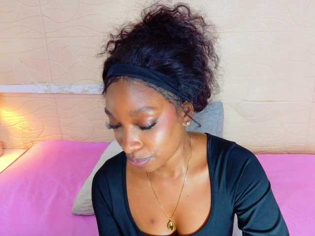 shamira-moore live cam on BongaCams