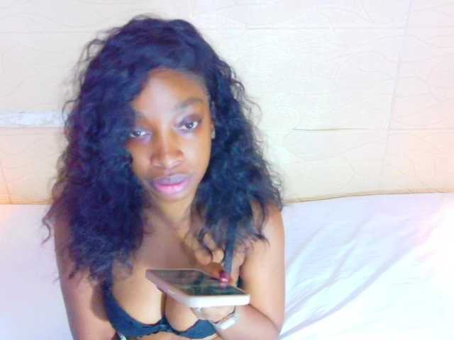 shamira-moore live cam on BongaCams