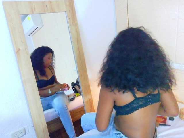 shamira-moore live cam on BongaCams