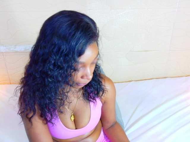 shamira-moore live cam on BongaCams