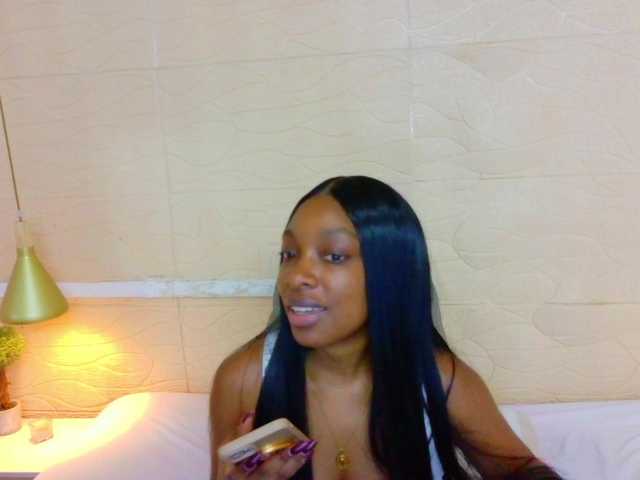 le modèle shamira-moore est en webcam porno dans un show sur le site bongacams, il possède les tags suivants: Ebony,Brunette,Shaved