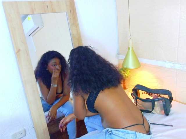 shamira-moore live cam on BongaCams