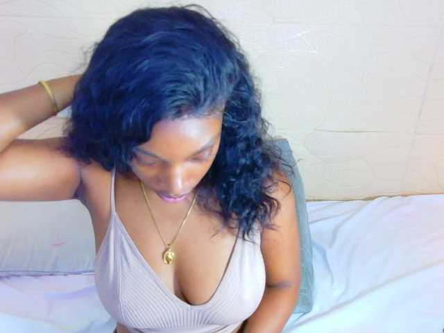 shamira-moore live cam on BongaCams