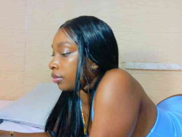 Model: shamira-moore