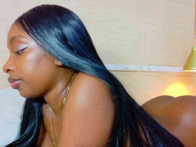 Model: shamira-moore