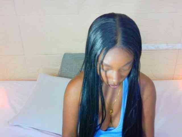 Model: shamira-moore