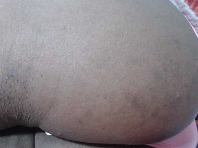 le modèle RACHELL-HOT est en webcam porno dans un show sur le site bongacams, il possède les tags suivants: Ebony,Brunette,Trimmed